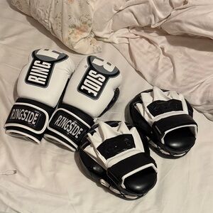 Black and white Ringside boxing gloves (Apex FTG1 S/M) and pads